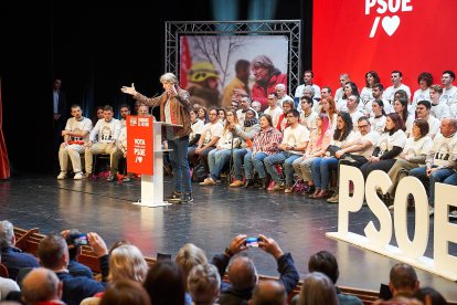 Respaldo a la candidatura de Carlos Martínez en una abarrotada Audiencia.