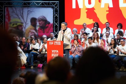 Respaldo a la candidatura de Carlos Martínez en una abarrotada Audiencia.