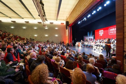 Respaldo a la candidatura de Carlos Martínez en una abarrotada Audiencia.