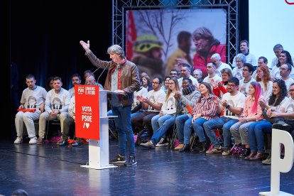 Respaldo a la candidatura de Carlos Martínez en una abarrotada Audiencia.