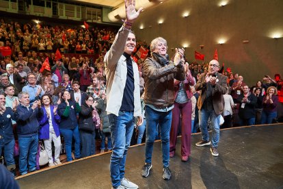 Respaldo a la candidatura de Carlos Martínez en una abarrotada Audiencia.
