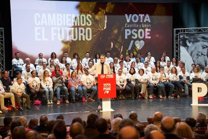 Respaldo a la candidatura de Carlos Martínez en una abarrotada Audiencia.