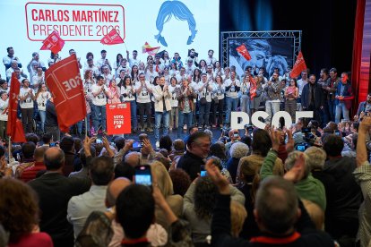 Respaldo a la candidatura de Carlos Martínez en una abarrotada Audiencia.