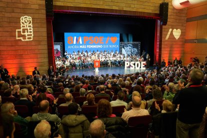 Respaldo a la candidatura de Carlos Martínez en una abarrotada Audiencia.