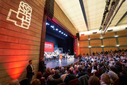 Respaldo a la candidatura de Carlos Martínez en una abarrotada Audiencia.