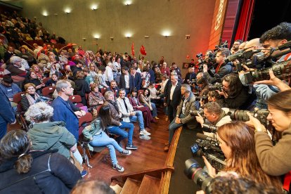 Respaldo a la candidatura de Carlos Martínez en una abarrotada Audiencia.
