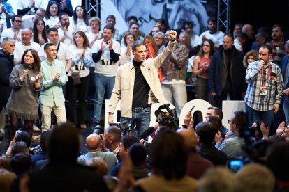 Respaldo a la candidatura de Carlos Martínez en una abarrotada Audiencia.