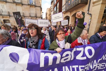 Soria se tiñe de morado por la igualdad en el 8M.