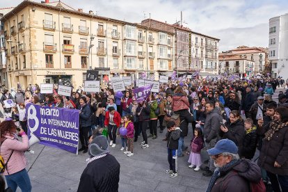 Soria se tiñe de morado por la igualdad en el 8M.