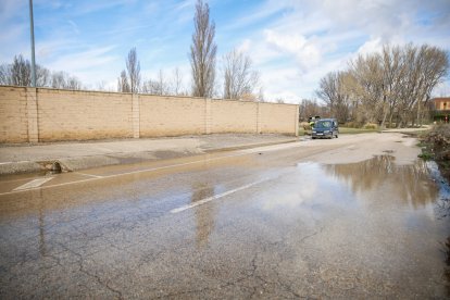 Situación actual del campo de fútbol de la localidad agredeña tras el temporal.