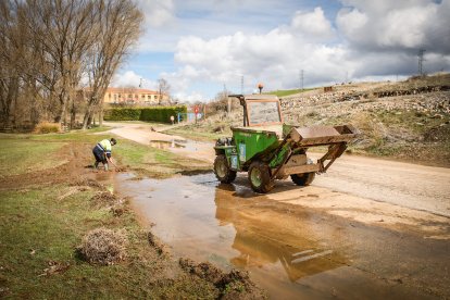 Situación actual del campo de fútbol de la localidad agredeña tras el temporal.