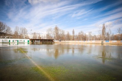 Situación actual del campo de fútbol de la localidad agredeña tras el temporal.