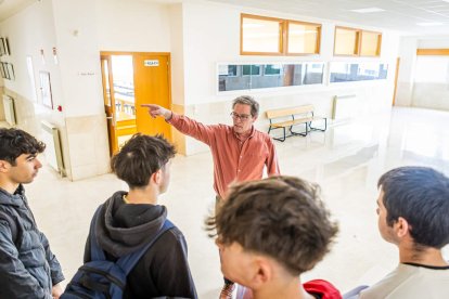 Los jóvenes conocen las instalaciones de su próxima carrera