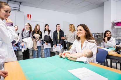 Los jóvenes conocen las instalaciones de su próxima carrera