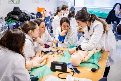 Los jóvenes conocen las instalaciones de su próxima carrera