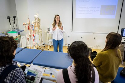 Los jóvenes conocen las instalaciones de su próxima carrera