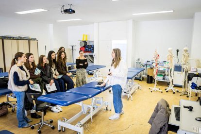 Los jóvenes conocen las instalaciones de su próxima carrera