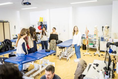Los jóvenes conocen las instalaciones de su próxima carrera