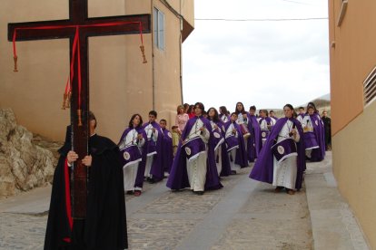 La banda de tambores y los cofrades marcan el ritmo solemne de las procesiones en Ágreda