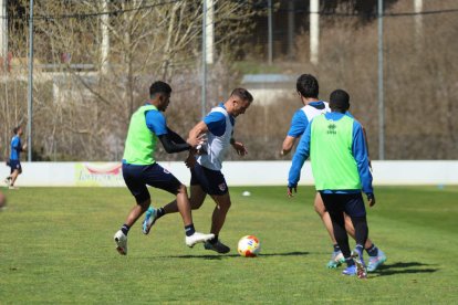 El equipo prepara el choque ante la Sarriana