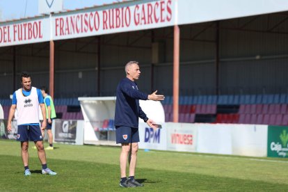 El equipo prepara el choque ante la Sarriana