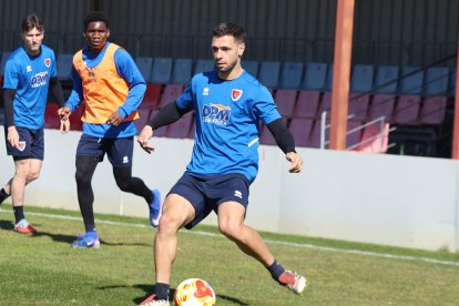 El equipo prepara el choque ante la Sarriana