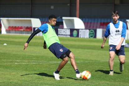 El equipo prepara el choque ante la Sarriana