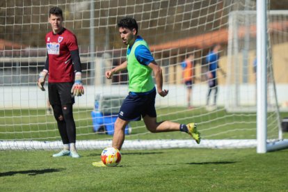 El equipo prepara el choque ante la Sarriana