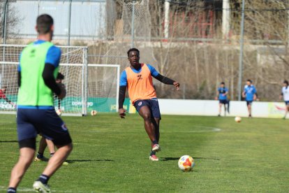 El equipo prepara el choque ante la Sarriana