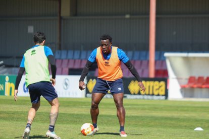 El equipo prepara el choque ante la Sarriana