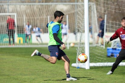 El equipo prepara el choque ante la Sarriana