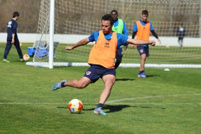 El equipo prepara el choque ante la Sarriana
