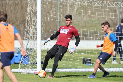 El equipo prepara el choque ante la Sarriana
