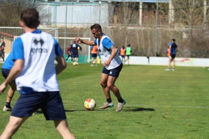 El equipo prepara el choque ante la Sarriana