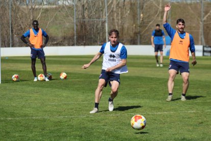 El equipo prepara el choque ante la Sarriana