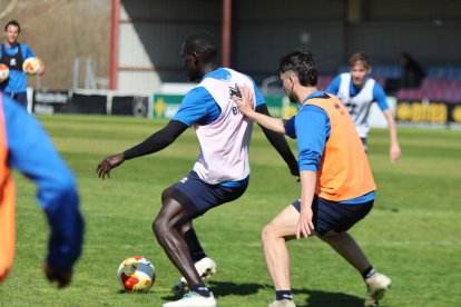 El equipo prepara el choque ante la Sarriana