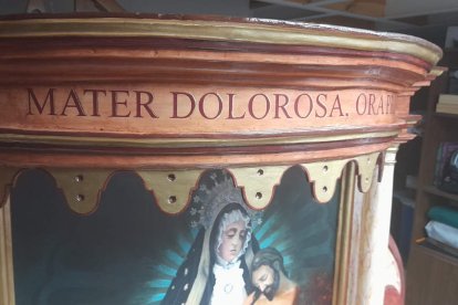 Así ha sido la restauración del altar callejero del Collado