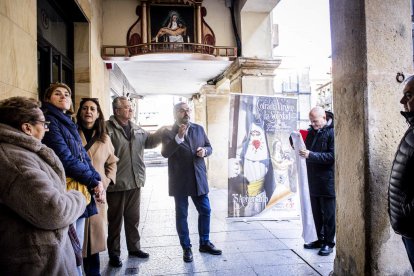 Así ha sido la restauración del altar callejero del Collado