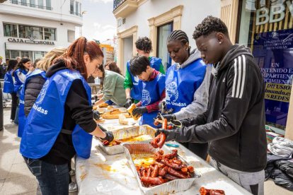 Jóvenes solidarios contra el hambre