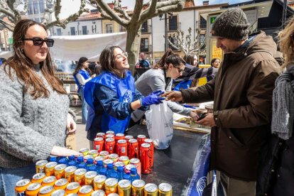 Jóvenes solidarios contra el hambre