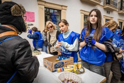 Jóvenes solidarios contra el hambre