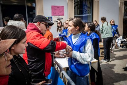 Jóvenes solidarios contra el hambre