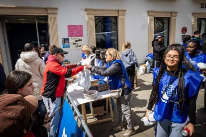 Jóvenes solidarios contra el hambre
