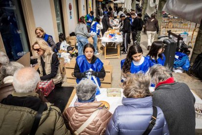 Jóvenes solidarios contra el hambre