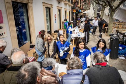 Jóvenes solidarios contra el hambre