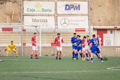 Los colegiales solventan el choque por con tres tantos en la primera parte
