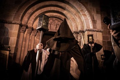 Una solemne marcha nocturna hasta la Concatedral