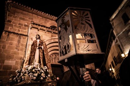Una solemne marcha nocturna hasta la Concatedral