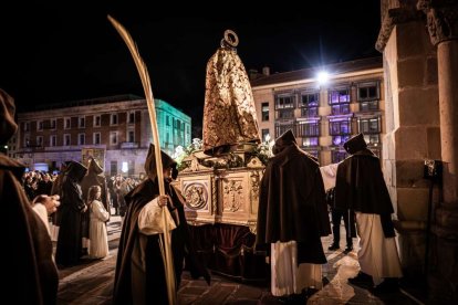 Una solemne marcha nocturna hasta la Concatedral