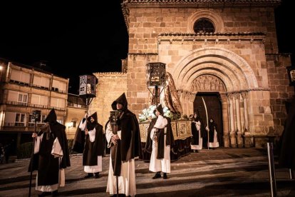 Una solemne marcha nocturna hasta la Concatedral